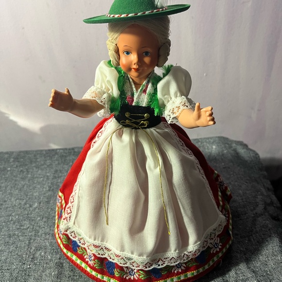 Vintage Swiss Alpine Tyrolean Girl 8.5" Doll Traditional Outfit Mint Condition - Picture 1 of 7